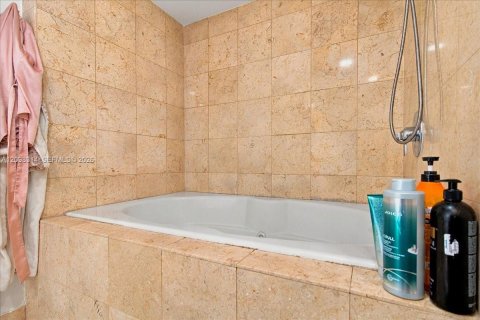 Condominio en alquiler en Hallandale Beach, Florida, 1 dormitorio, 80.92 m2 № 2394550 - foto 22
