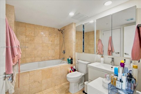 Condominio en alquiler en Hallandale Beach, Florida, 1 dormitorio, 80.92 m2 № 2394550 - foto 20