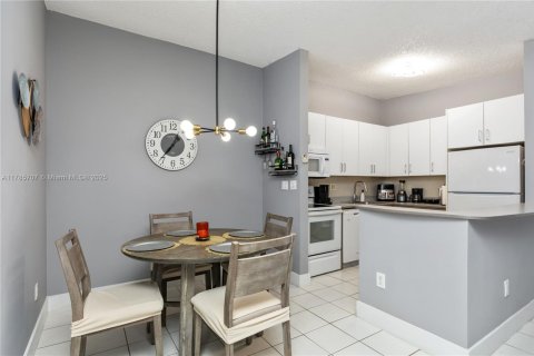 Condominio en venta en Tamarac, Florida, 2 dormitorios, 76.83 m2 № 1874611 - foto 10