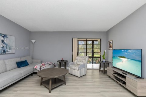 Condominio en venta en Tamarac, Florida, 2 dormitorios, 76.83 m2 № 1874611 - foto 8