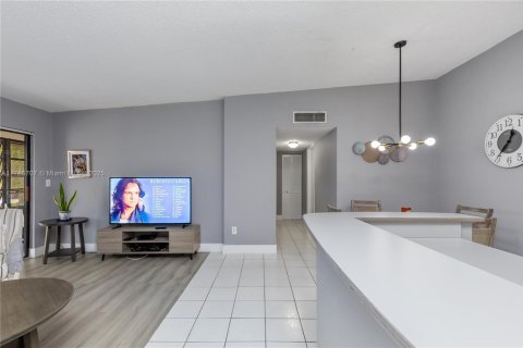 Condominio en venta en Tamarac, Florida, 2 dormitorios, 76.83 m2 № 1874611 - foto 9