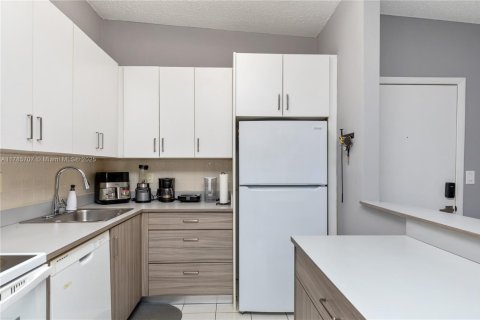 Condominio en venta en Tamarac, Florida, 2 dormitorios, 76.83 m2 № 1874611 - foto 12