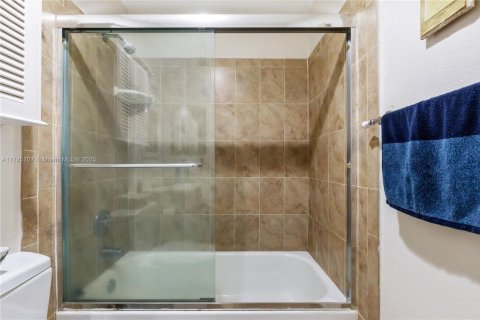Condominio en venta en Tamarac, Florida, 2 dormitorios, 76.83 m2 № 1874611 - foto 26