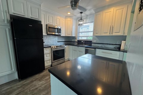 Copropriété à louer à Palm Springs, Floride: 1 chambre, 72 m2 № 2352538 - photo 3