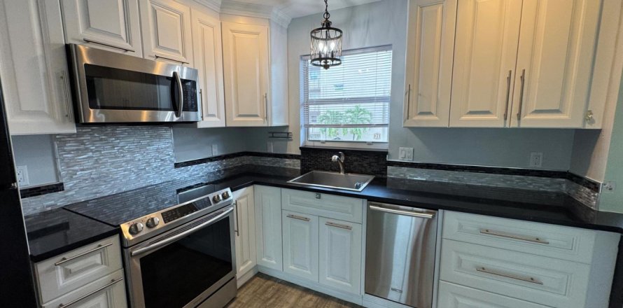 Condo à Palm Springs, Floride, 1 chambre  № 2352538