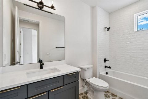 Townhouse in New Smyrna Beach, Florida 3 bedrooms, 213.12 sq.m. № 2239741 - photo 18