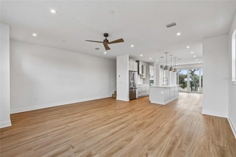 Townhouse in New Smyrna Beach, Florida 3 bedrooms, 213.12 sq.m. № 2239741 - photo 6
