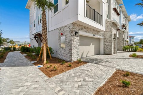 Townhouse in New Smyrna Beach, Florida 3 bedrooms, 213.12 sq.m. № 2239741 - photo 2