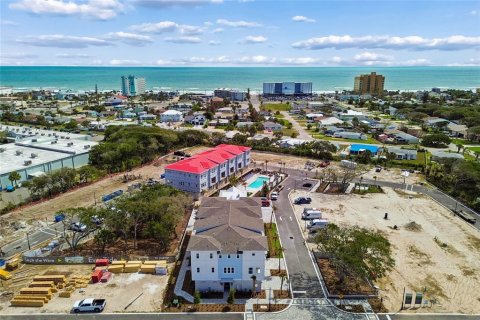 Townhouse in New Smyrna Beach, Florida 3 bedrooms, 213.12 sq.m. № 2239741