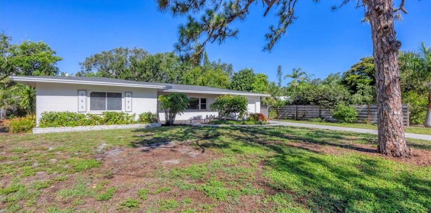 House in Sarasota, Florida 4 bedrooms, 187.29 sq.m. № 1851156