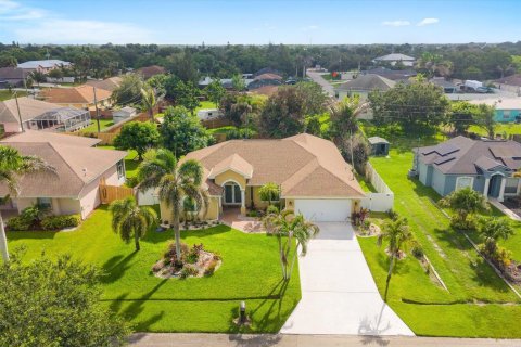 House in Port St. Lucie, Florida 3 bedrooms, 202.99 sq.m. № 2311746 - photo 23