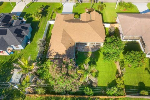 House in Port St. Lucie, Florida 3 bedrooms, 202.99 sq.m. № 2311746 - photo 25