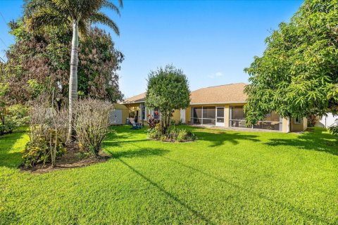 House in Port St. Lucie, Florida 3 bedrooms, 202.99 sq.m. № 2311746 - photo 21