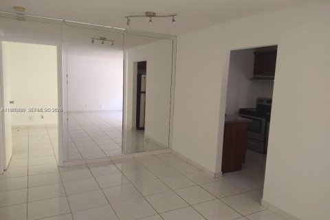 Condominio en venta en Sunny Isles Beach, Florida, 1 dormitorio, 71.26 m2 № 2032711 - foto 9