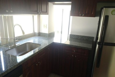 Condominio en venta en Sunny Isles Beach, Florida, 1 dormitorio, 71.26 m2 № 2032711 - foto 13