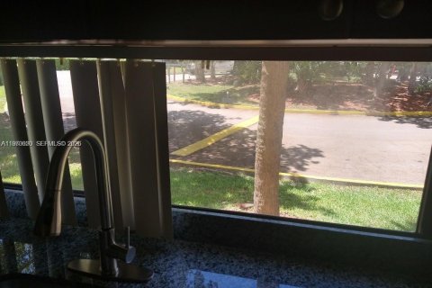 Condominio en venta en Sunny Isles Beach, Florida, 1 dormitorio, 71.26 m2 № 2032711 - foto 14