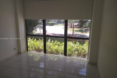 Condominio en venta en Sunny Isles Beach, Florida, 1 dormitorio, 71.26 m2 № 2032711 - foto 17