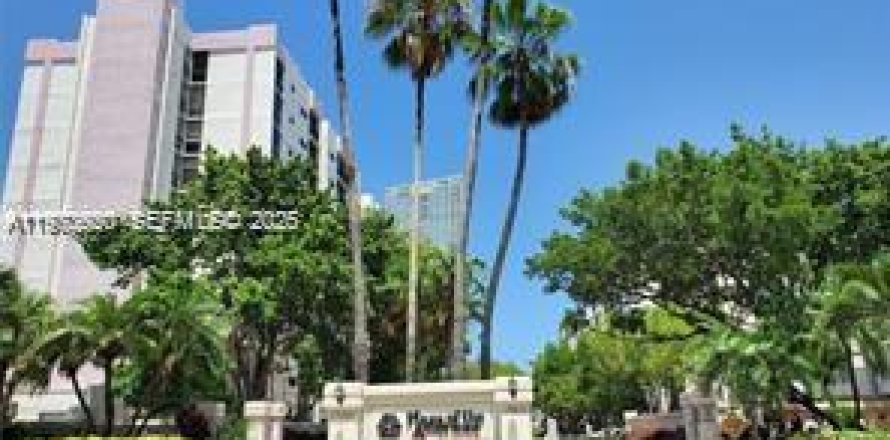 Condominio en Sunny Isles Beach, Florida, 1 dormitorio  № 2032711