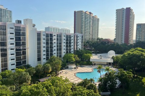 Condominio en venta en Sunny Isles Beach, Florida, 1 dormitorio, 71.26 m2 № 2032711 - foto 19