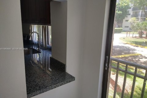 Condominio en venta en Sunny Isles Beach, Florida, 1 dormitorio, 71.26 m2 № 2032711 - foto 12