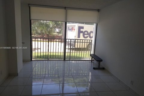 Condominio en venta en Sunny Isles Beach, Florida, 1 dormitorio, 71.26 m2 № 2032711 - foto 11