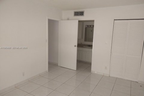 Condominio en venta en Sunny Isles Beach, Florida, 1 dormitorio, 71.26 m2 № 2032711 - foto 16