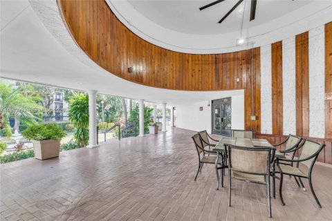 Condominio en venta en Sunny Isles Beach, Florida, 1 dormitorio, 71.26 m2 № 2032711 - foto 24