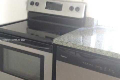 Condominio en venta en Sunny Isles Beach, Florida, 1 dormitorio, 71.26 m2 № 2032711 - foto 8