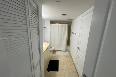 Copropriété à louer à Miami, Floride: 1 chambre, 73.49 m2 № 2047635 - photo 5