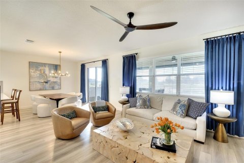 House in Parrish, Florida 3 bedrooms, 222.13 sq.m. № 2216200 - photo 12