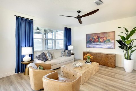 House in Parrish, Florida 3 bedrooms, 222.13 sq.m. № 2216200 - photo 10