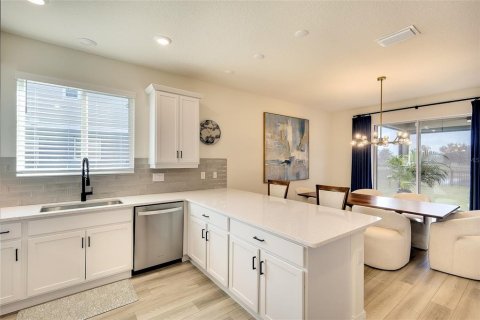 House in Parrish, Florida 3 bedrooms, 222.13 sq.m. № 2216200 - photo 17