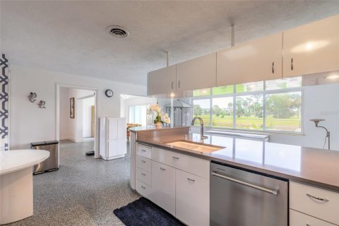 House in New Smyrna Beach, Florida 3 bedrooms, 247.49 sq.m. № 2220432 - photo 25