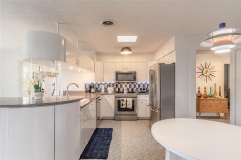 House in New Smyrna Beach, Florida 3 bedrooms, 247.49 sq.m. № 2220432 - photo 22