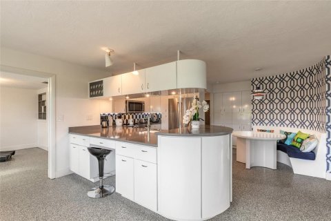 House in New Smyrna Beach, Florida 3 bedrooms, 247.49 sq.m. № 2220432 - photo 20