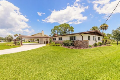 House in New Smyrna Beach, Florida 3 bedrooms, 247.49 sq.m. № 2220432 - photo 8