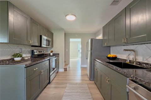 Villa ou maison à vendre à Fort Lauderdale, Floride: 4 chambres, 169.18 m2 № 1964577 - photo 10