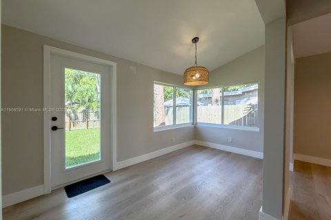 Villa ou maison à vendre à Fort Lauderdale, Floride: 4 chambres, 169.18 m2 № 1964577 - photo 4