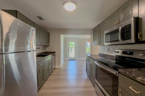 Villa ou maison à vendre à Fort Lauderdale, Floride: 4 chambres, 169.18 m2 № 1964577 - photo 11