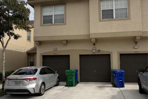 Condominio en Miramar, Florida, 3 dormitorios  № 2009936