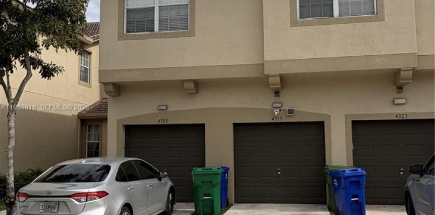 Condominio en Miramar, Florida, 3 dormitorios  № 2009936