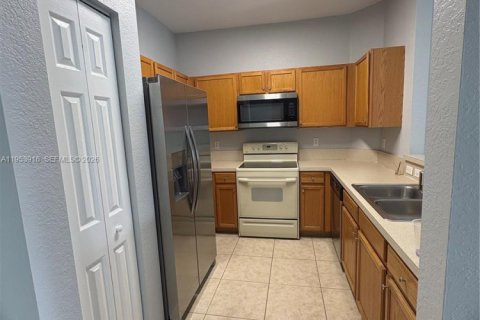 Condominio en alquiler en Miramar, Florida, 3 dormitorios № 2009936 - foto 3