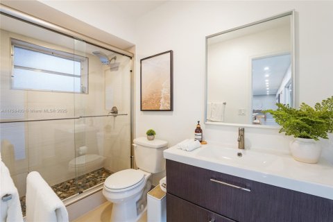 Casa en alquiler en Fort Lauderdale, Florida, 3 dormitorios, 161.19 m2 № 1860346 - foto 2