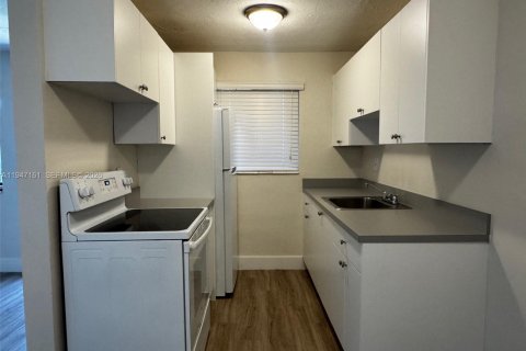 Снять в аренду квартиру в Хайалиа, Флорида 1 спальня, 60.39м2, № 2003488 - фото 5