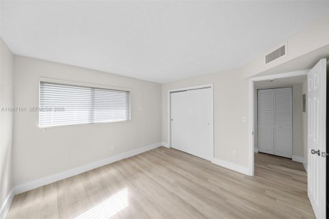 Снять в аренду квартиру в Хайалиа, Флорида 1 спальня, 60.39м2, № 2003488 - фото 3