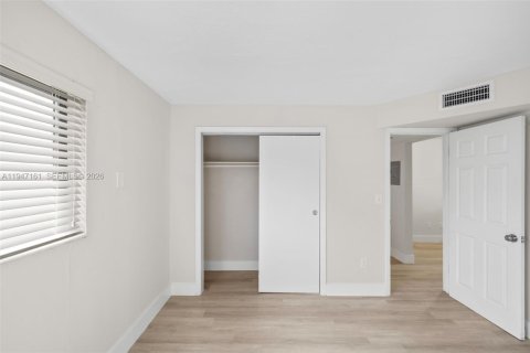 Квартира в Хайалиа, Флорида 1 спальня, 60.39м2 № 2003488