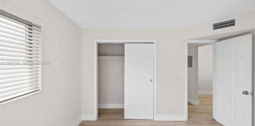 Квартира в Хайалиа, Флорида 1 спальня, 60.39м2 № 2003488