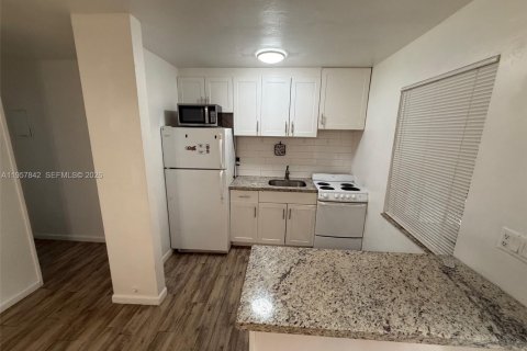 Villa ou maison à louer à Hallandale Beach, Floride: 1 chambre, 55.18 m2 № 2011681 - photo 5
