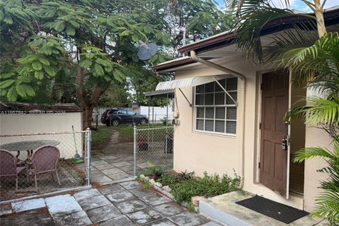 Villa ou maison à louer à Hallandale Beach, Floride: 1 chambre, 55.18 m2 № 2011681 - photo 3