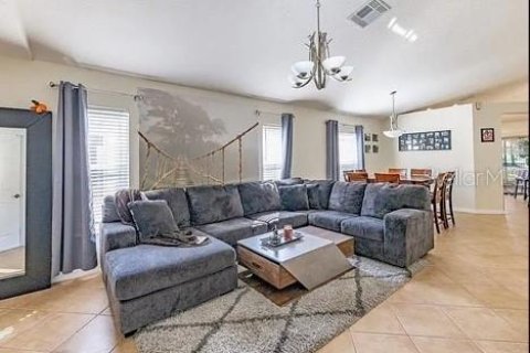 Casa en alquiler en Fish Hawk, Florida, 3 dormitorios, 117.89 m2 № 2093423 - foto 2
